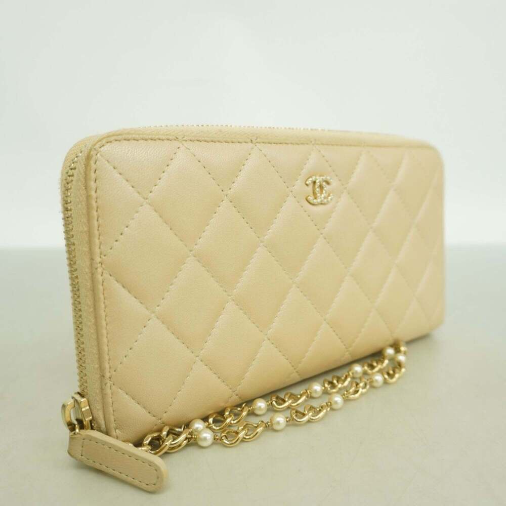 CHANEL Cream Lambskin Leather Wallet - Picture 2 of 11